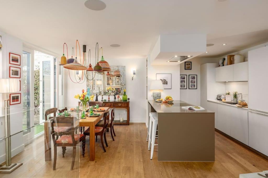 Case de vacanță Stunning Notting Hill 3 Bed With Air Con *